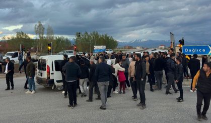 Üç Aracın Karıştığı Zincirleme Kazada 11 Kişi Yaralandı