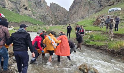 Van’da Dağda Mahsur Kalan Vatandaş Kurtarıldı