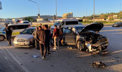 Cip ile Otomobil Feci Çarpıştı: 4 Yaralı