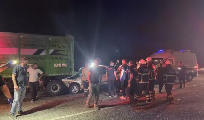 Feci Kaza: Traktör ile Otomobil Çarpıştı, 1 Ölü, 1 Ağır Yaralı