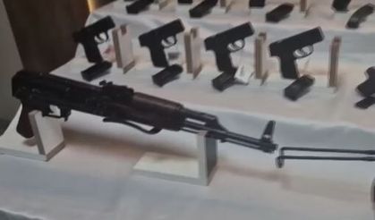 Durdurulan araçta cephanelik çıktı: 19 silah ele geçirildi