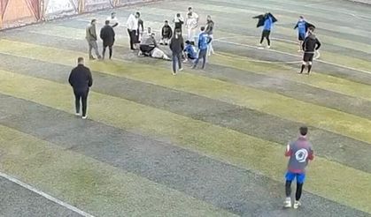 Halı Sahada Hayat Kurtaran Müdahale Kamerada: Oyuncunun Dili Boğazına Kaçtı