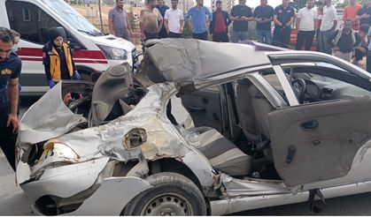 Van'da otomobil ile kamyonet çarpıştı: 1 ölü, 4 yaralı