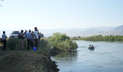 Muş'ta Murat Nehri'ne Düşen 10 Yaşındaki Çocuk Aranıyor