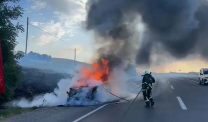 Van kara yolunda seyir halindeki otomobil alevlere teslim oldu