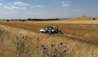 Diyarbakır'da Otomobil Tarlaya Savruldu: 1'i Ağır 5 Yaralı