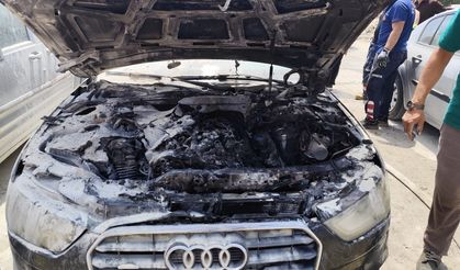 Van'da Park Halindeki Otomobilin Motoru Alev Aldı