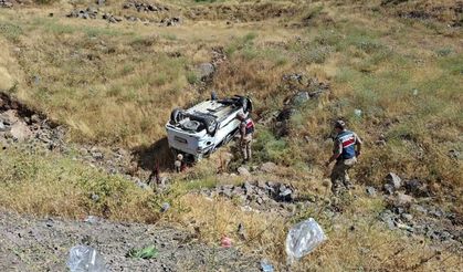 Bingöl'de araç takla attı: Biri ağır 6 yaralı