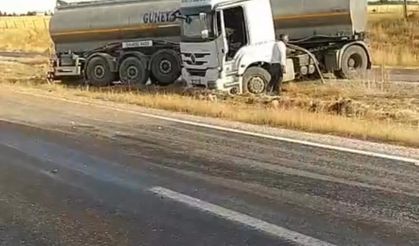 Siirt'te çakıllar nedeniyle kontrolden çıkan tır kaza yaptı