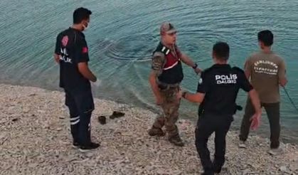 Serinlemek için girdiği barajda boğularak öldü