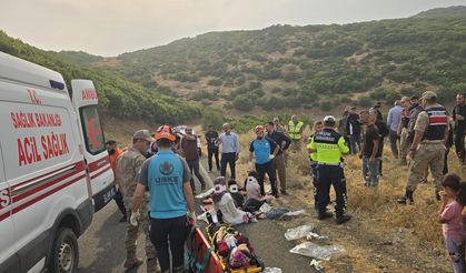 Bingöl'de minibüs şarampole yuvarlandı: 10 yaralı