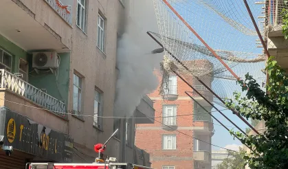 Diyarbakır'da binada yangın: Mahsur kalanlar itfaiye merdiveniyle kurtarıldı