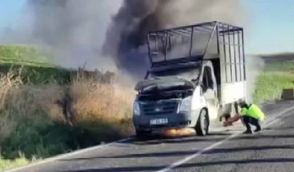 Diyarbakır-Hani yolunda kamyonet küle döndü