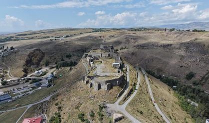 Kars'ta 9 asırlık tarih: Bu kaleyi gören dönüp bir daha bakıyor