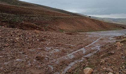 Siirt’te heyelan nedeniyle kapanan köy yolları ulaşıma açıldı
