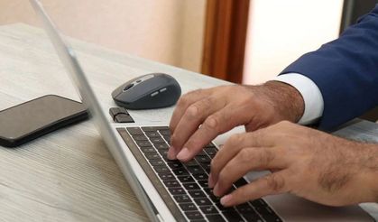 Uzun süre telefon ve mouse kullanımı, sinir sıkışmalarına neden olabiliyor