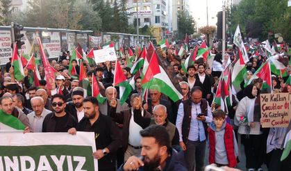 Van'da binlerce kişi Filistin için yürüdü