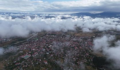 Bingöl'de bulutlar dağların eteklerine kadar indi