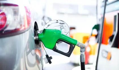 Depoyu dolduracaklar dikkat! Benzine yeni indirim geldi