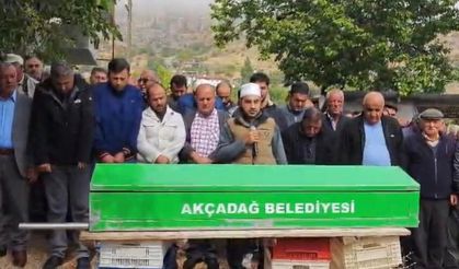 Saatler arayla ölen anne-oğul yan yana toprağa verildi
