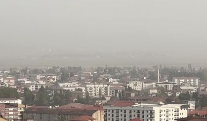Yüksekova'da sürücüler dikkat: Görüş mesafesi 50 metreye düştü