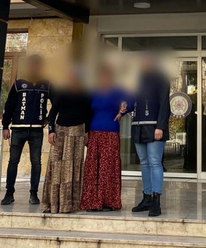 Evden Altın Çalan Kadınlar Polise Yakalandı