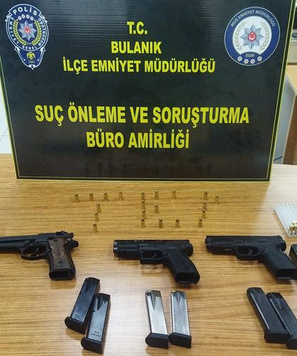 Bulanık'ta huzur uygulaması: Silah ve uyuşturucu madde ele geçirildi