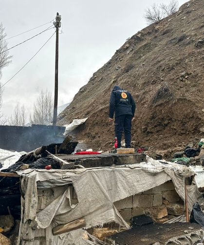 Van'da Tandır Evi Çöktü: Babaanne ve Torunu Yaralandı