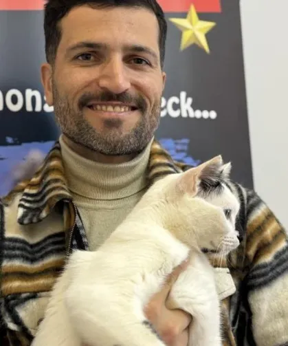 Enkazdan Kurtarılan Kediyle Travmayı Birlikte Atlattılar