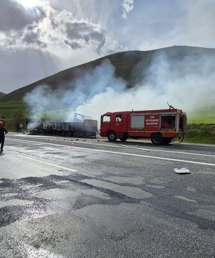 Bitlis’te feci kaza: Sürücüler yanarak hayatını kaybetti