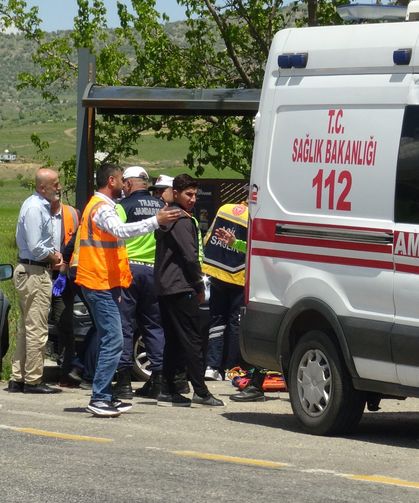 Feci Kaza: İki Otomobil Çarpıştı, 2'si Ağır, 9 Kişi Yaralandı