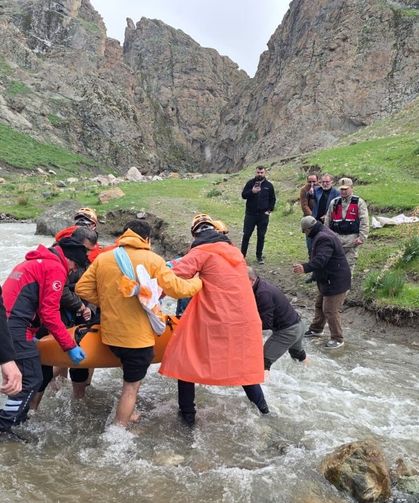 Van’da Dağda Mahsur Kalan Vatandaş Kurtarıldı