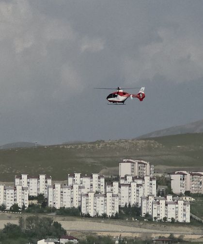 Van'da Kalp Krizi Geçiren Hasta İçin Helikopter Ambulans Seferberliği