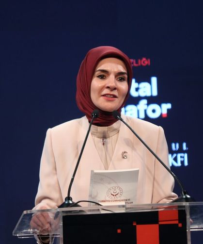 Bakan Göktaş: Esas mesele, teknolojiyi reddetmek değil fertlerin ve ailenin duygularını koruyabilmektir