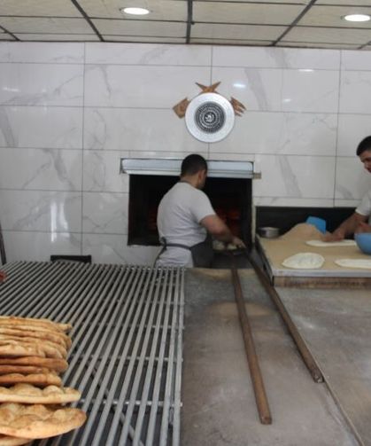 Ekmeğini taştan çıkarıyorlar: İçerisi 100 dereceyi buluyor