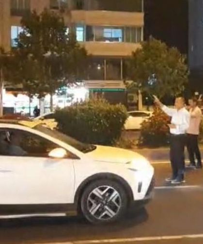 Tehlikeli yol için eylem: Vatandaşlar yolu trafiğe kapattı