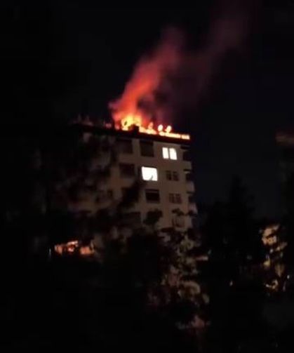 8 katlı binadaki yangına itfaiye müdahale etti