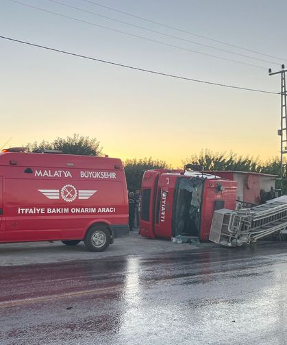 Yangına Giden İtfaiye Aracı Devrildi: 3 Personel Yaralandı