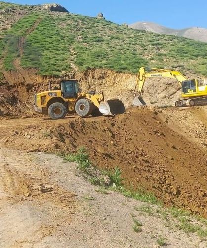 Ağrı'da köy yollarında bakım ve altyapı çalışmaları sürüyor
