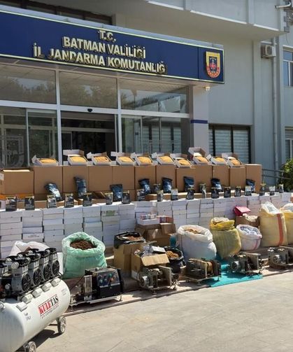 Batman'da operasyon: Yüz binlerce makaron ve 251 kilo tütün ele geçirildi
