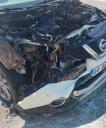 Diyarbakır'da SUV araç yangında kullanılamaz hale geldi