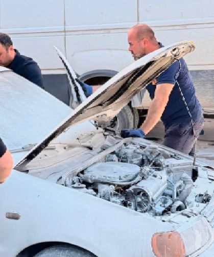 Van'da Seyir Halindeki Otomobilin Motoru Alev Aldı