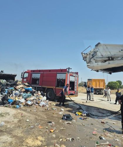 Van'da seyir halindeki çöp kamyonunda yangın