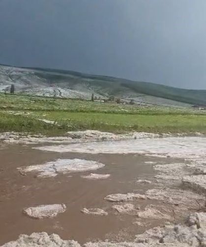 Yaz ortasında dolu sürprizi! Kara yolu ulaşıma kapandı