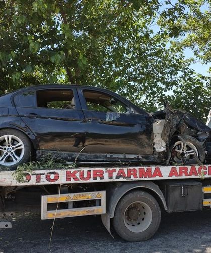 Batman'da ağaca çarpıp boş araziye savruldu: Facia ucuz atlatıldı