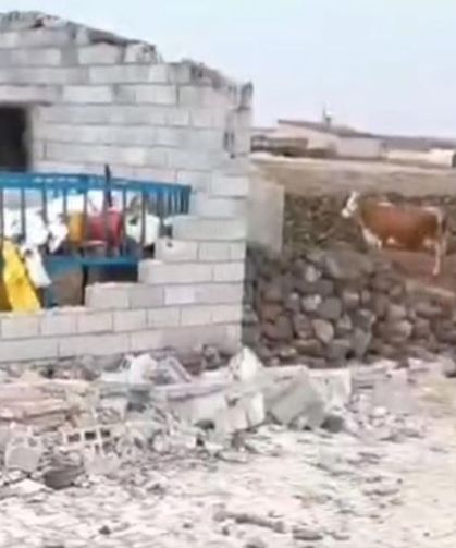 Diyarbakır'da şiddetli rüzgar ahırı yıktı: 2 çocuk yaralandı