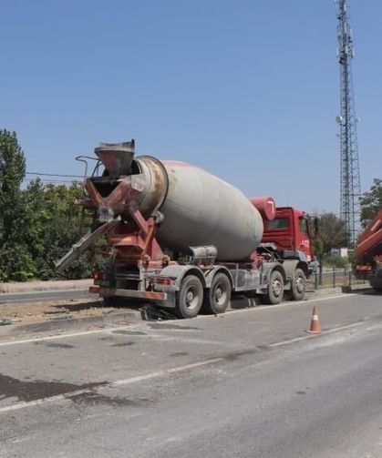 Iğdır'da 2 beton mikseri otomobile çarptı: 4 yaralı