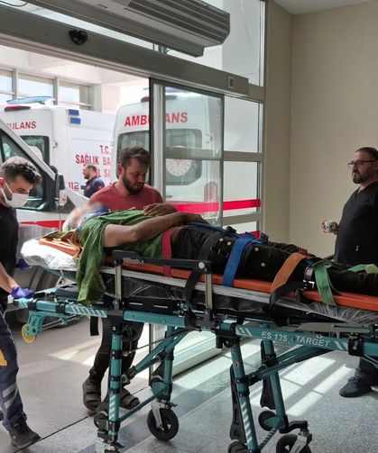 Tütün yüklü römork devrildi: 8 kişi yaralandı
