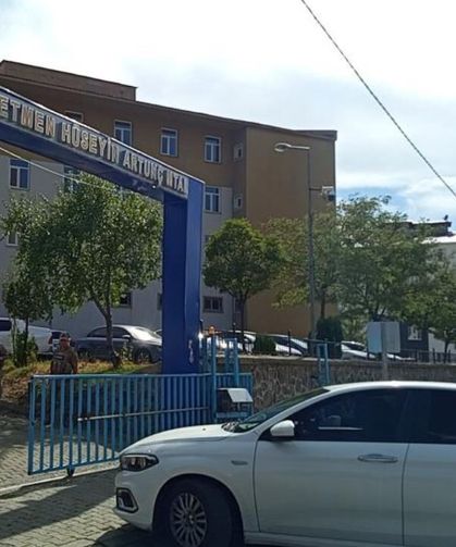 Bingöl'de öğrencinin kafası yük asansöründe sıkıştı
