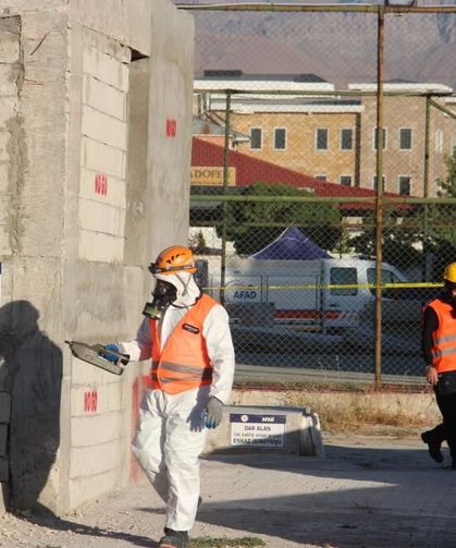 Van AFAD ekipleri 36 saat boyunca aralıksız görev yaptı